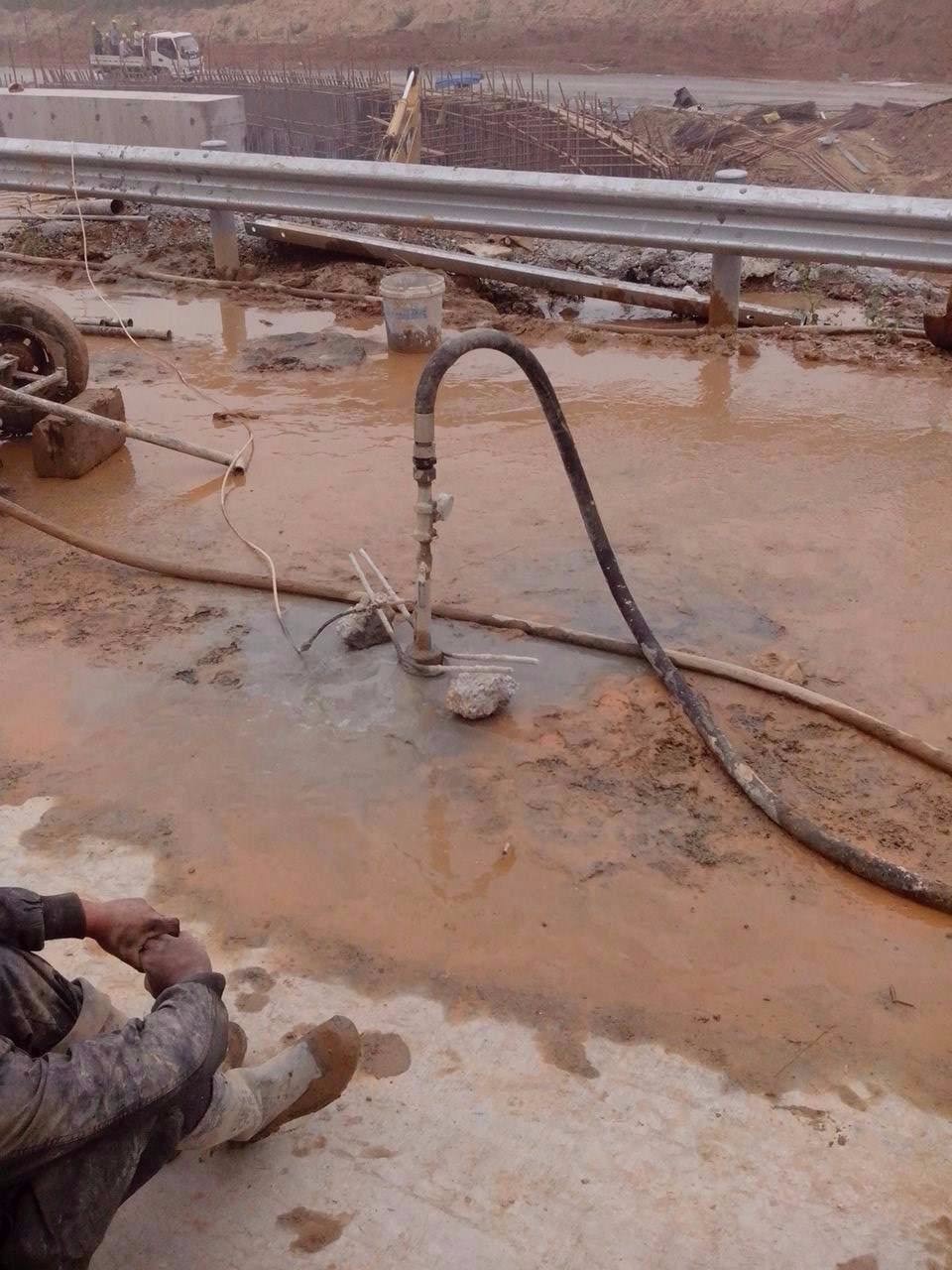 掇刀路基压密注浆